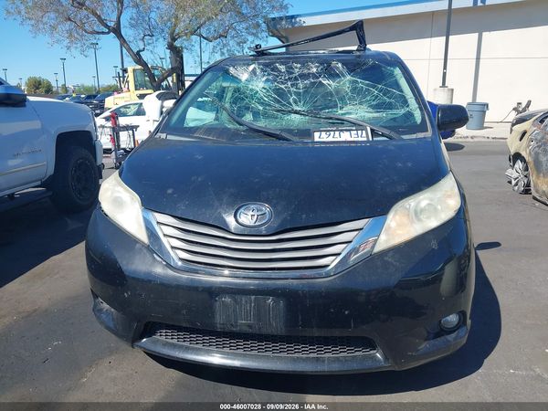 2014 TOYOTA SIENNA XLE V6 8 PASSENGER