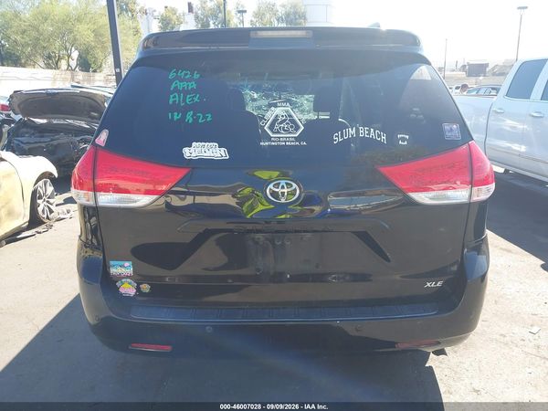 2014 TOYOTA SIENNA XLE V6 8 PASSENGER