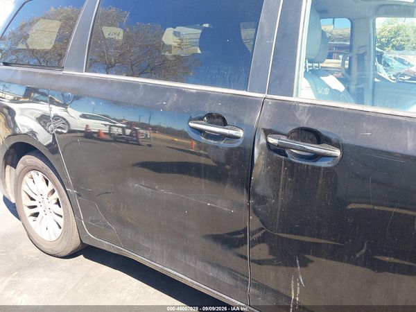 2014 TOYOTA SIENNA XLE V6 8 PASSENGER