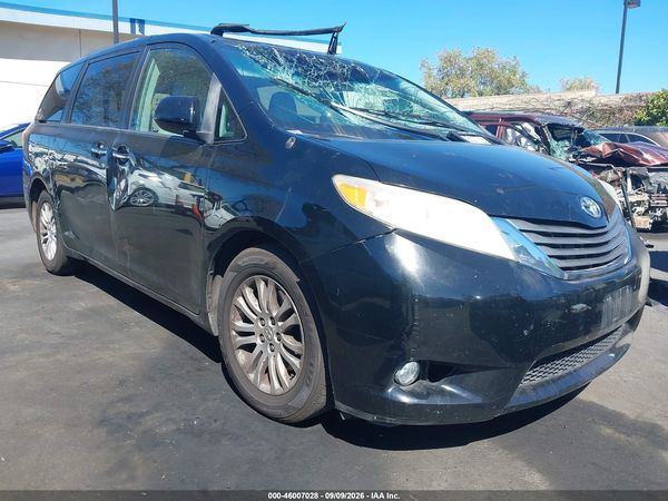 2014 TOYOTA SIENNA XLE V6 8 PASSENGER