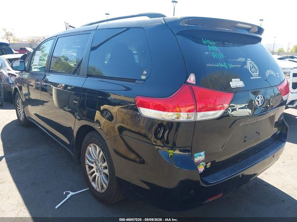 2014 TOYOTA SIENNA XLE V6 8 PASSENGER