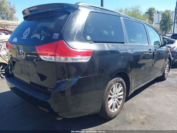 2014 TOYOTA SIENNA XLE V6 8 PASSENGER