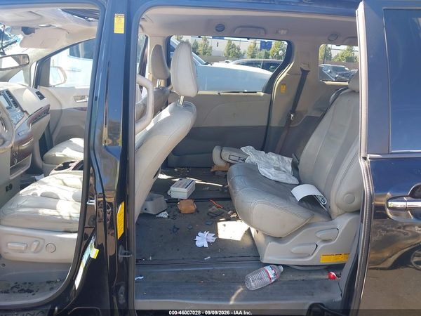 2014 TOYOTA SIENNA XLE V6 8 PASSENGER