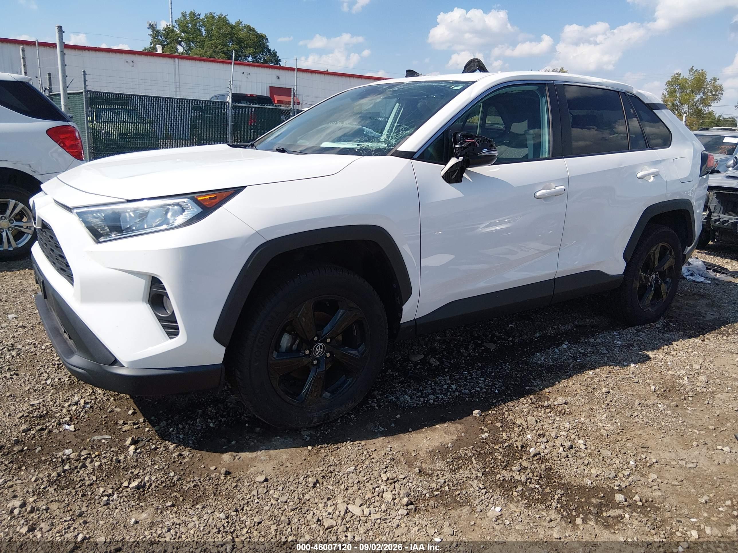 2020 TOYOTA RAV4 XLE — I2