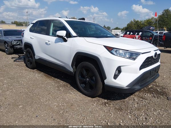 2020 TOYOTA RAV4 XLE — I1