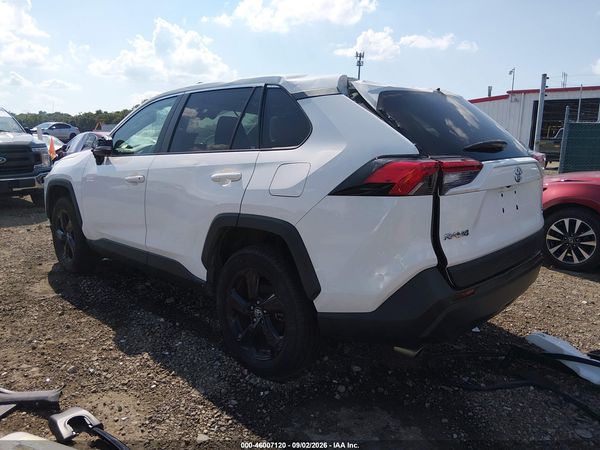 2020 TOYOTA RAV4 XLE — I3