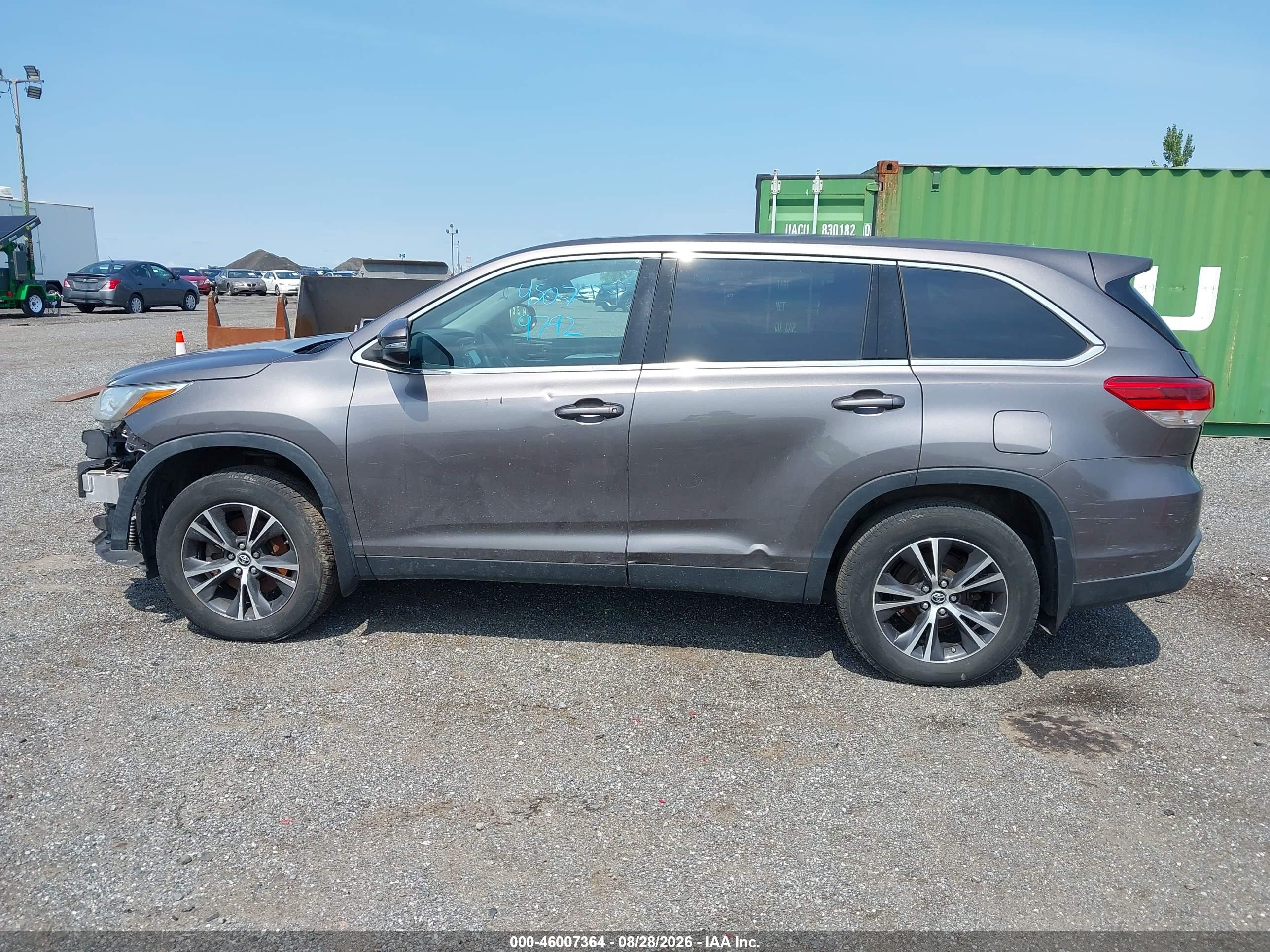 2019 TOYOTA HIGHLANDER LE