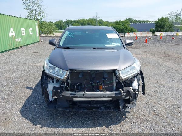 2019 TOYOTA HIGHLANDER LE