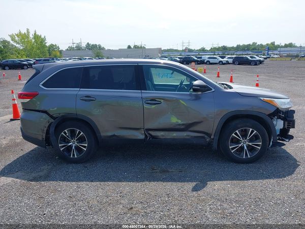 2019 TOYOTA HIGHLANDER LE