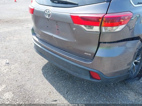 2019 TOYOTA HIGHLANDER LE