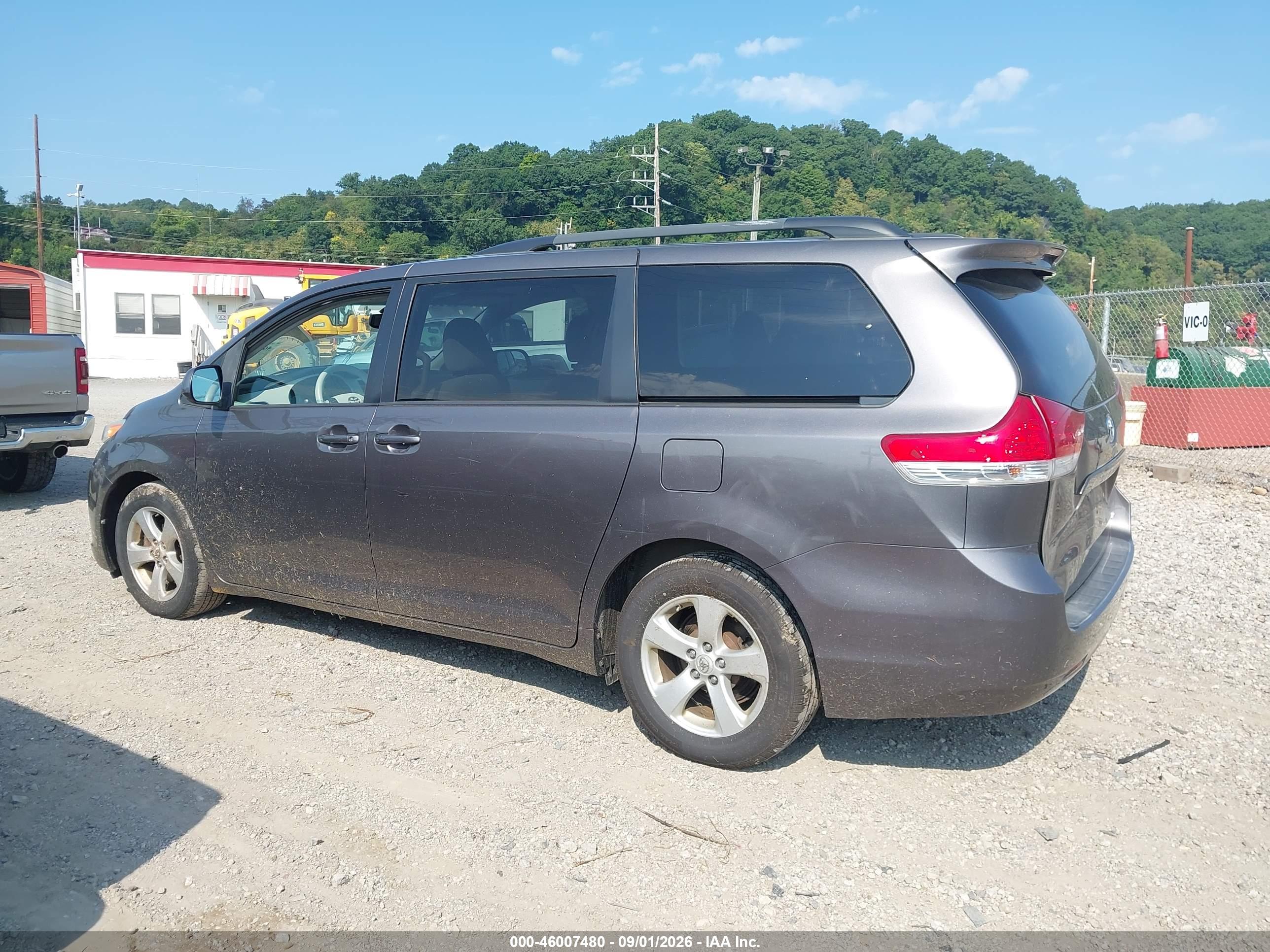 2012 TOYOTA SIENNA LE V6 8 PASSENGER