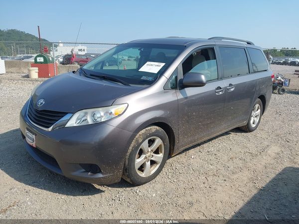 2012 TOYOTA SIENNA LE V6 8 PASSENGER