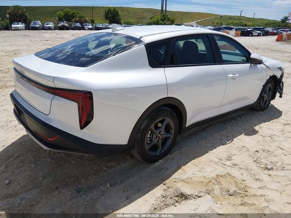 2026 KIA K4 LXS — I4
