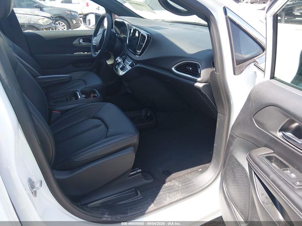 2027 CHRYSLER PACIFICA Select — I5