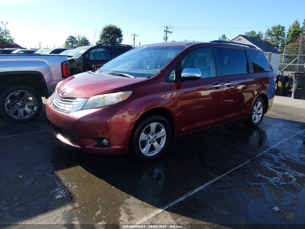 2014 TOYOTA SIENNA — I2