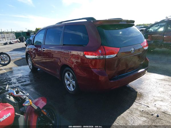 2014 TOYOTA SIENNA LE V6 8 PASSENGER — I3