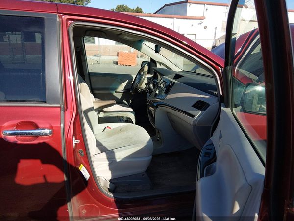 2014 TOYOTA SIENNA LE V6 8 PASSENGER — I5