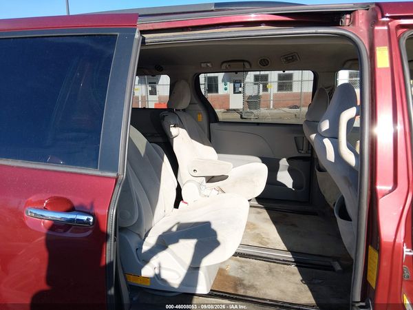 2014 TOYOTA SIENNA LE V6 8 PASSENGER — I8