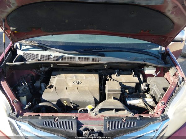 2014 TOYOTA SIENNA LE V6 8 PASSENGER — I10