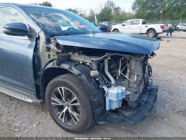 2018 TOYOTA HIGHLANDER LE