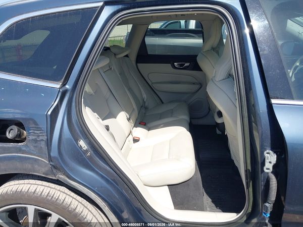 2022 VOLVO XC60 B5 INSCRIPTION — I8