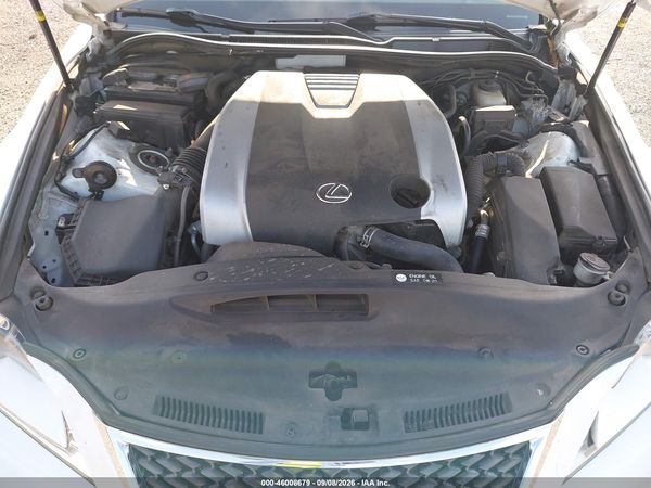 2016 LEXUS IS 300 — I10