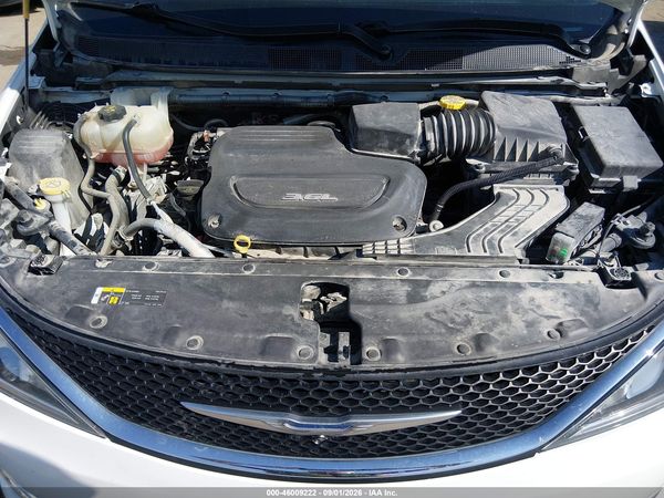 2018 CHRYSLER PACIFICA TOURING L — I10