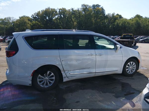 2018 CHRYSLER PACIFICA TOURING L — I116