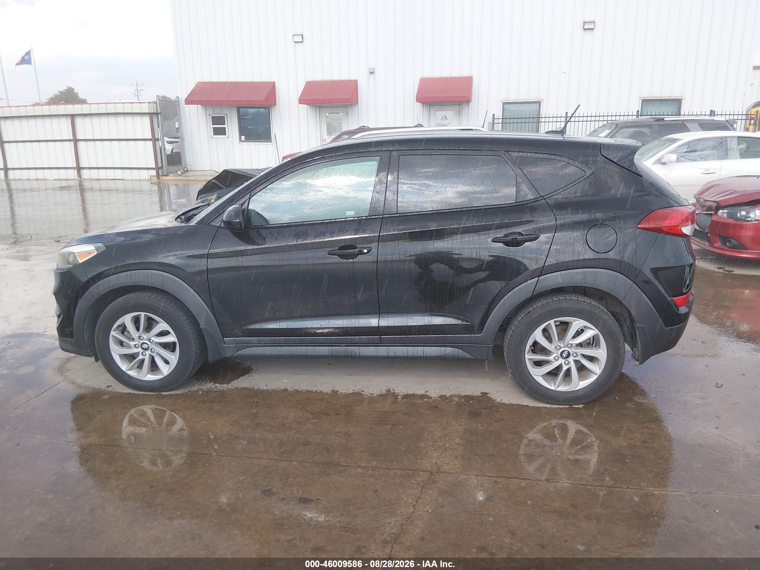 2017 HYUNDAI TUCSON SE
