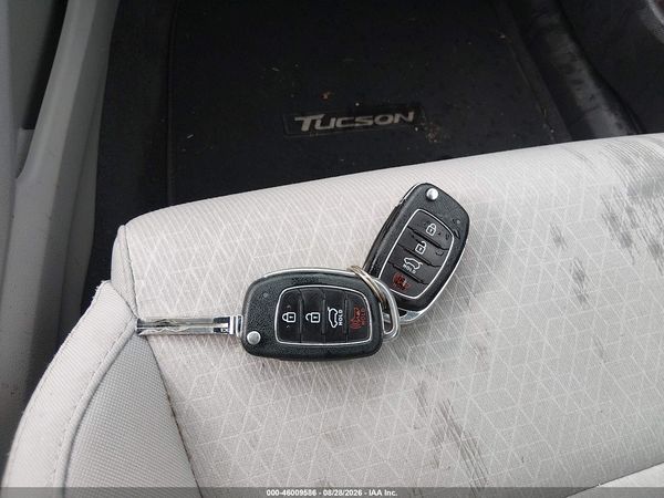 2017 HYUNDAI TUCSON SE