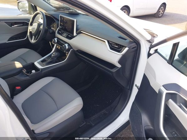 2025 TOYOTA RAV4 XLE PREMIUM — I5