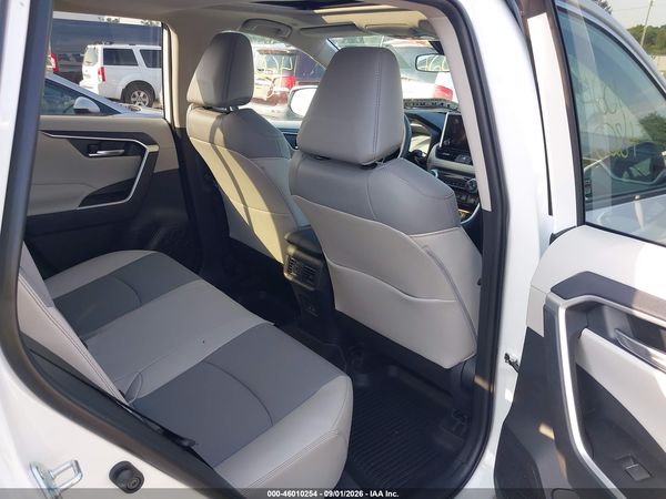 2025 TOYOTA RAV4 XLE PREMIUM — I8