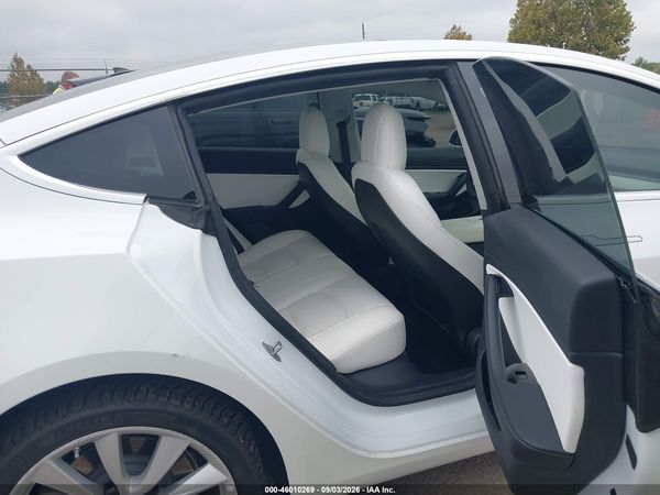 2020 TESLA MODEL 3 — I8