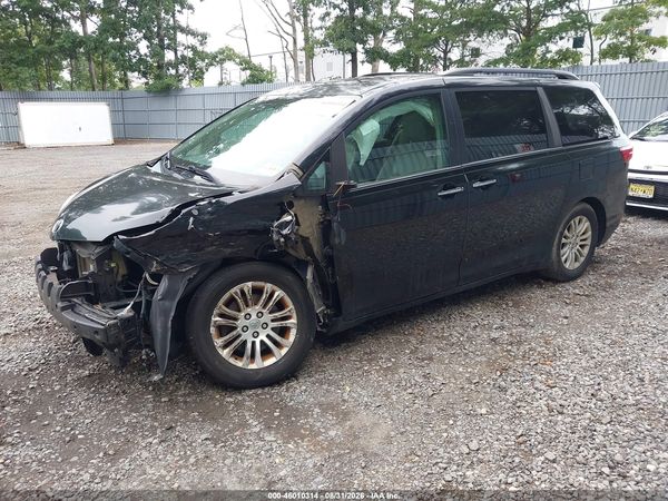 2015 TOYOTA SIENNA — I2