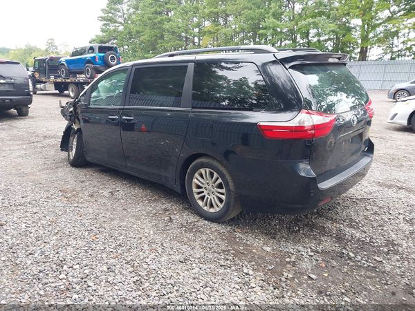 2015 TOYOTA SIENNA XLE PREMIUM 8 PASSENGER — I3