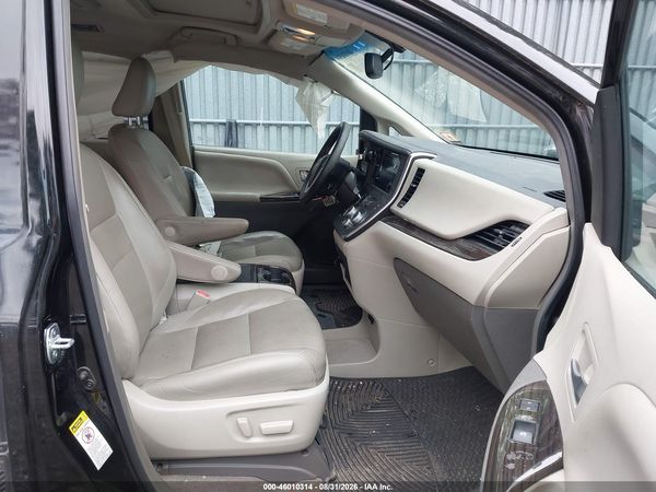 2015 TOYOTA SIENNA XLE PREMIUM 8 PASSENGER — I5