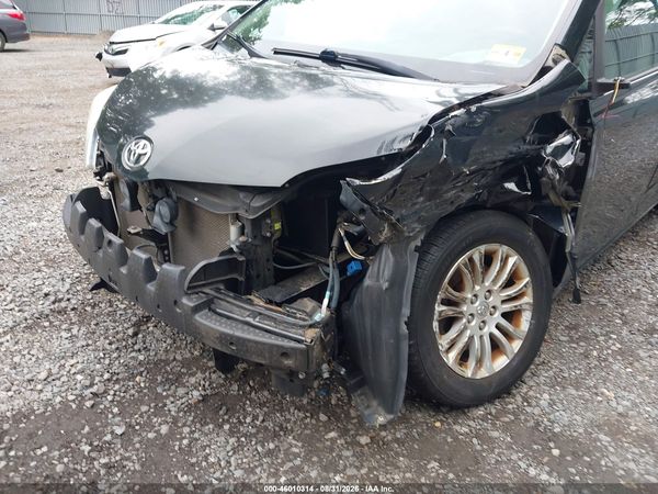 2015 TOYOTA SIENNA XLE PREMIUM 8 PASSENGER — I6