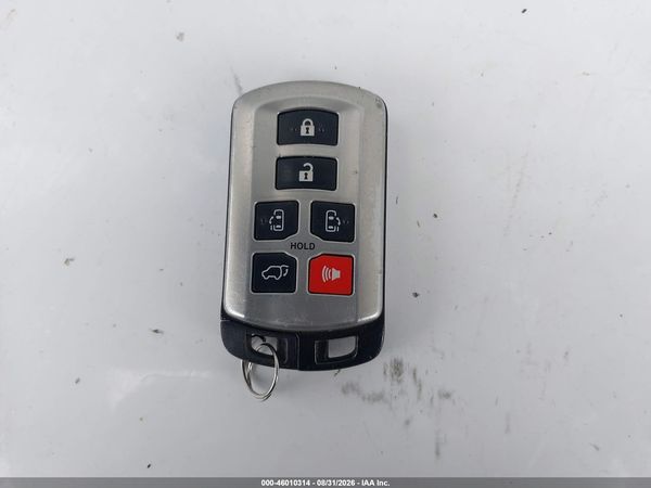 2015 TOYOTA SIENNA XLE PREMIUM 8 PASSENGER — I11