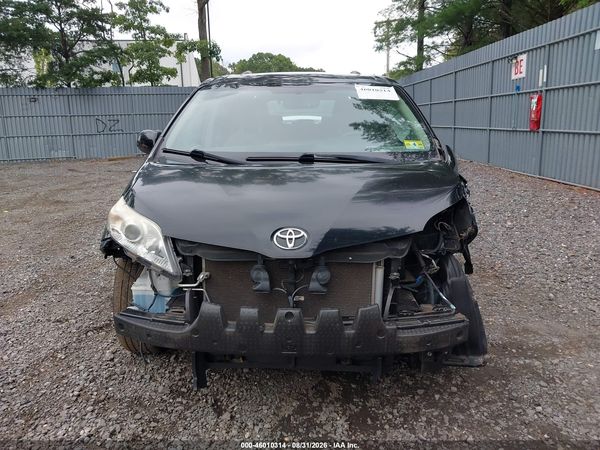 2015 TOYOTA SIENNA XLE PREMIUM 8 PASSENGER — I115