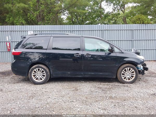 2015 TOYOTA SIENNA XLE PREMIUM 8 PASSENGER — I116