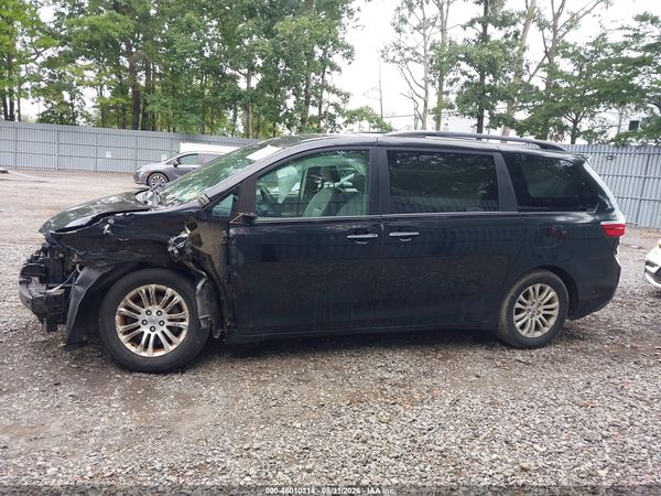 2015 TOYOTA SIENNA XLE PREMIUM 8 PASSENGER — I117