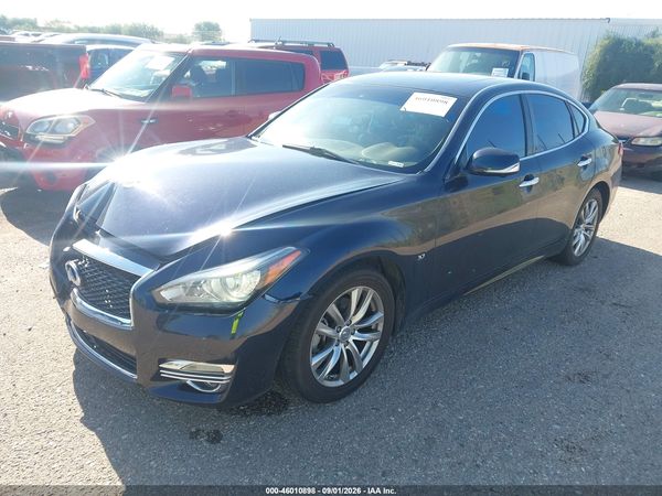 2017 INFINITI Q70 — I2