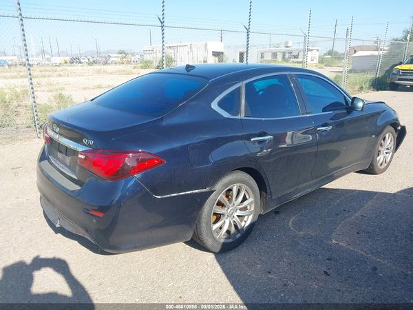 2017 INFINITI Q70 3.7 — I4