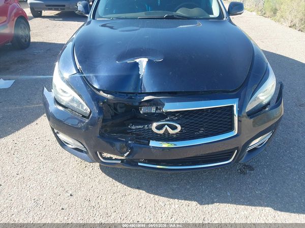 2017 INFINITI Q70 3.7 — I6