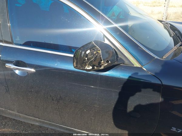 2017 INFINITI Q70 3.7 — I153