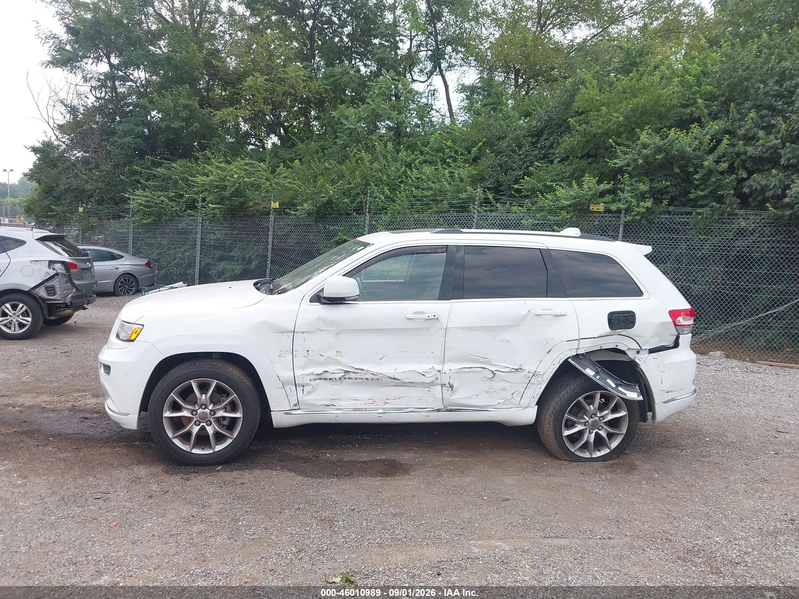 2016 JEEP GRAND CHEROKEE SUMMIT