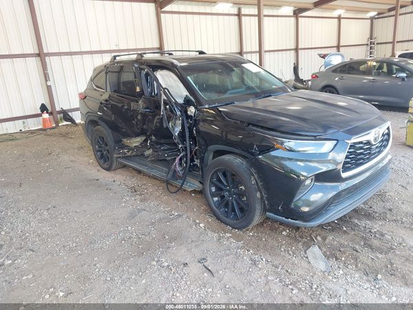 2022 TOYOTA HIGHLANDER XLE — I1
