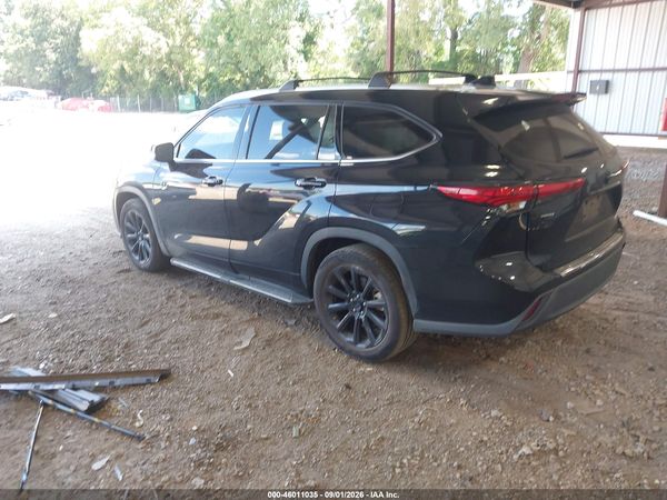 2022 TOYOTA HIGHLANDER XLE — I3