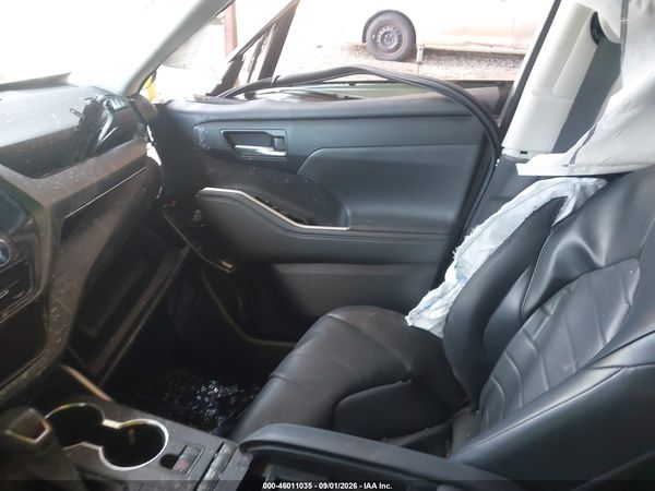 2022 TOYOTA HIGHLANDER XLE — I5
