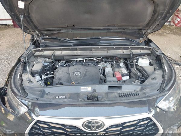 2022 TOYOTA HIGHLANDER XLE — I10